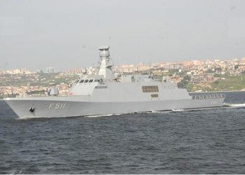 Κρήτη: Τουρκική κορβέτα παρενοχλεί ελληνικό πλοίο πόντισης καλωδίων βόρεια του νησιού