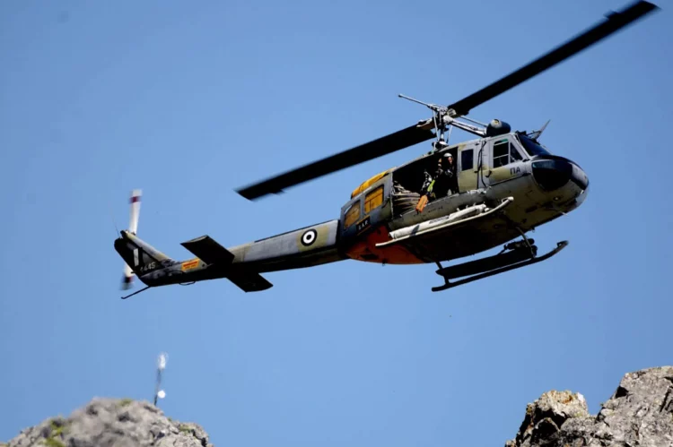 Ελικόπτερο από την Αθήνα επιστρατεύτηκε για την κατάσβεση της φωτιάς στη Νικόπολη Πρέβεζας