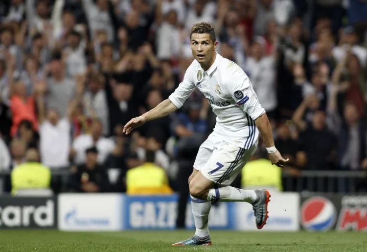 Έκλεισε τα 40 ο βιονικός Ρονάλντο – Οι ευχές της Ρεάλ για τα γενέθλια του πρώην αστέρα της