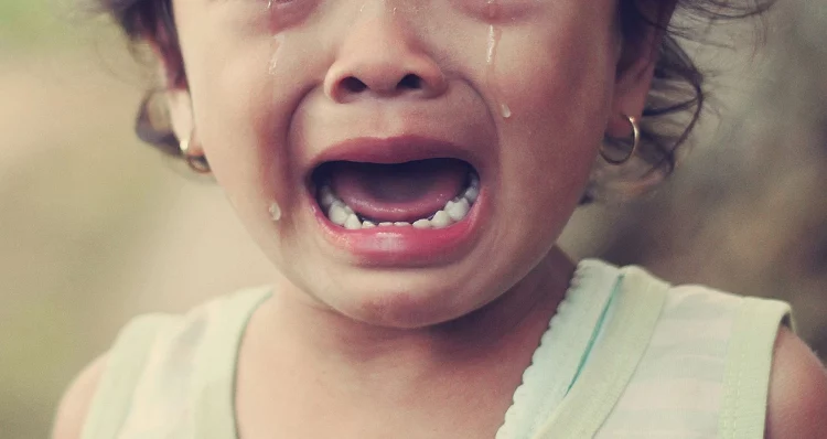 Η 4χρονη έχει σημάδια από δαγκωματιές και δέσιμο»