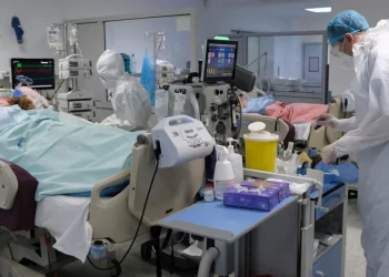 Γιατρός δεν άφηνε τη γυναίκα του που σφάδαζε από τους πόνους να πάει στο νοσοκομείο γιατί είναι Ιεχωβάς