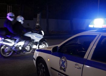 Ηράκλειο: Ανδρας κυκλοφορούσε γυμνός με ματωμένο μπαλτά και τσεκούρι