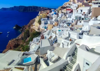 Σεισμοί στη Σαντορίνη: Αδειάζουν τις πισίνες – Εξετάζουν σενάριο για 6R οι επιστήμονες, τι θα γίνει με τις κατασκευές