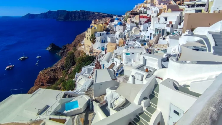 Σεισμοί στη Σαντορίνη: Αδειάζουν τις πισίνες – Εξετάζουν σενάριο για 6R οι επιστήμονες, τι θα γίνει με τις κατασκευές