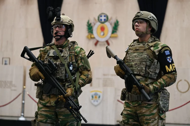 Αυτός είναι ο Έλληνας στρατιώτης του 21ου αιώνα – Ο Δένδιας παρουσίασε το πολυδάπανο πρόγραμμα «Σύγχρονος Μαχητής»