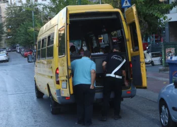 Δεκάδες παραβάσεις από σχολικά λεωφορεία στην Αττική διαπίστωσε η Τροχαία