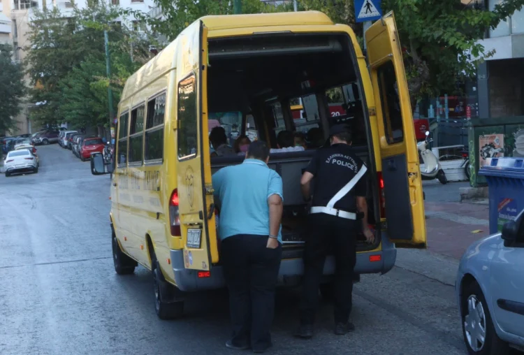 Δεκάδες παραβάσεις από σχολικά λεωφορεία στην Αττική διαπίστωσε η Τροχαία