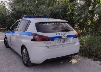 Σύμη: Ο 15χρονος κακοποιούσε την κόρη μου ψυχολογικά, επέμενε να με αποτελειώσει, λέει η μητέρα της 13χρονης