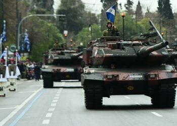 Φωτογραφίες από τη μεγάλη στρατιωτική παρέλαση για την 25η Μαρτίου