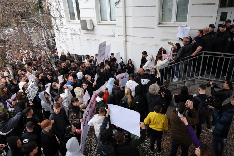 Βόρεια Μακεδονία: Βίντεο ντοκουμέντο από το φλεγόμενο κλαμπ – Επεισόδια σε συγκεντρώσεις