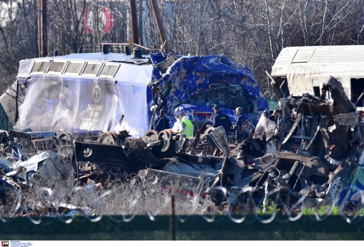 Τέμπη: Βρέθηκαν συντρίμμια από την καμπίνα της εμπορικής αμαξοστοιχίας