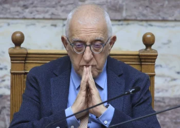 600.000 ευρώ δίνει ο Κακλαμάνης για τα παιδιά ενστόλων που χάθηκαν στο καθήκον