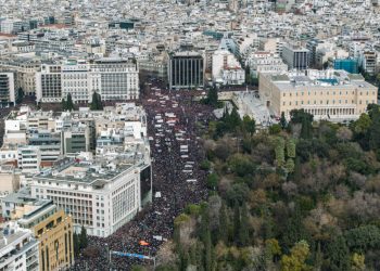 Έγκλημα Τέμπη: Λαός και νεολαία έγραψαν ιστορία σε δρόμους και πλατείες όλης της χώρας – Στριμωγμένος ο Μητσοτάκης από τα ποτάμια οργής