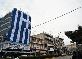 Eθνική Επέτειος 25ης Μαρτίου: Στο Κερατσίνι δεσπόζει γιγάντια Ελληνική σημαία