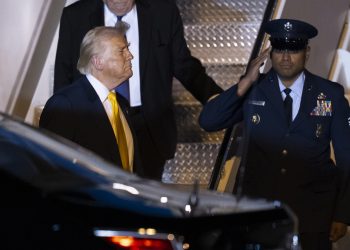 Κυνικός Τραμπ: «Ο Πούτιν κάνει ό,τι θα έκανε ο καθένας» – Σάλος με δηλώσεις του για τους ρωσικούς βομβαρδισμούς στην Ουκρανία