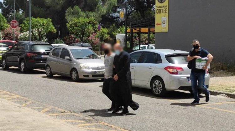 Αγρίνιο: Καταδίκη 27 ετών σε ιερέα για βιασμούς τριών ανηλίκων