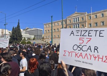 «Αξίζετε 57 Oscar συγκάλυψης» – Η νεολαία έγινε ποτάμι οργής για τα Τέμπη (Video-Photos)
