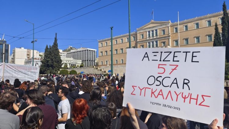 «Αξίζετε 57 Oscar συγκάλυψης» – Η νεολαία έγινε ποτάμι οργής για τα Τέμπη (Video-Photos)