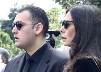 Χρήστος Κούγιας: «Δεν γνώριζα ότι η μητέρα μου μίλησε με τον Βαλλιανάτο – Δε μπορώ να την “κοντρολάρω”»