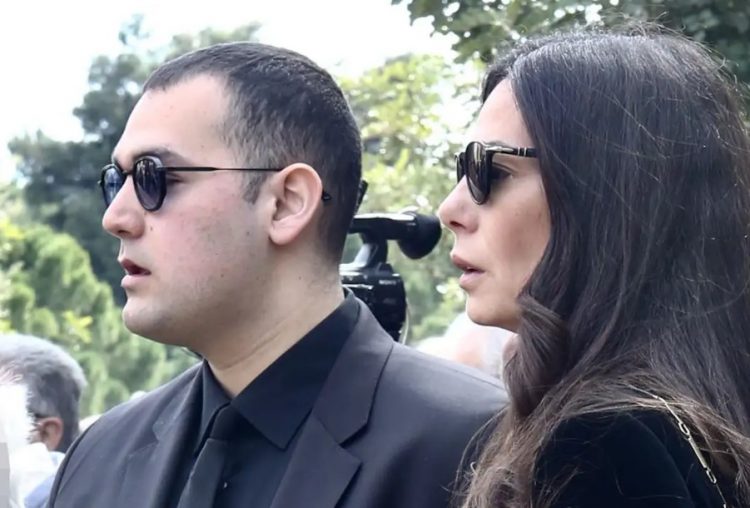 Χρήστος Κούγιας: «Δεν γνώριζα ότι η μητέρα μου μίλησε με τον Βαλλιανάτο – Δε μπορώ να την “κοντρολάρω”»