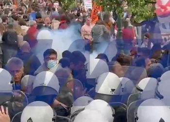 Πανεκπαιδευτικό συλλαλητήριο: Ένταση και χημικά έξω από το Μέγαρο Μαξίμου