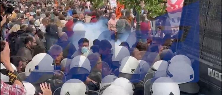 Πανεκπαιδευτικό συλλαλητήριο: Ένταση και χημικά έξω από το Μέγαρο Μαξίμου