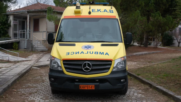 Εργάτης βρέθηκε μαχαιρωμένος στο λαιμό, σε αγροτική περιοχή της Θεσσαλονίκης