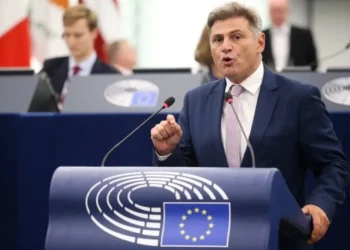 Κοινή εξωτερική πολιτική πριν τις συζητήσεις για ευρωπαϊκή άμυνα ζητά ο Φαραντούρης