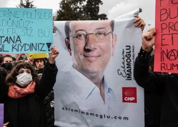 Νέο μήνυμα Ιμάμογλου μέσα από τη φυλακή: «Ο φόβος τους έχει αυξηθεί»