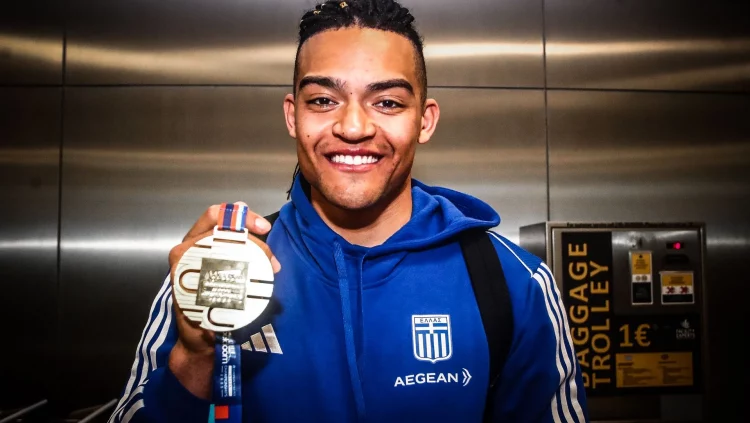 Εμμανουήλ Καραλής: Επέστρεψε στην Ελλάδα – «Ευχαριστώ όσους με…ξεμάτιασαν», δήλωσε