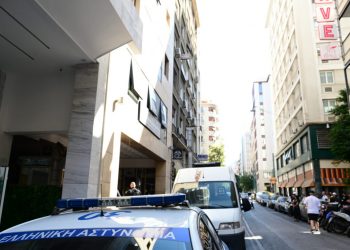 Ομόνοια: Θρίλερ με νεκρό άστεγο σε εστιατόριο – Τρεις συλλήψεις