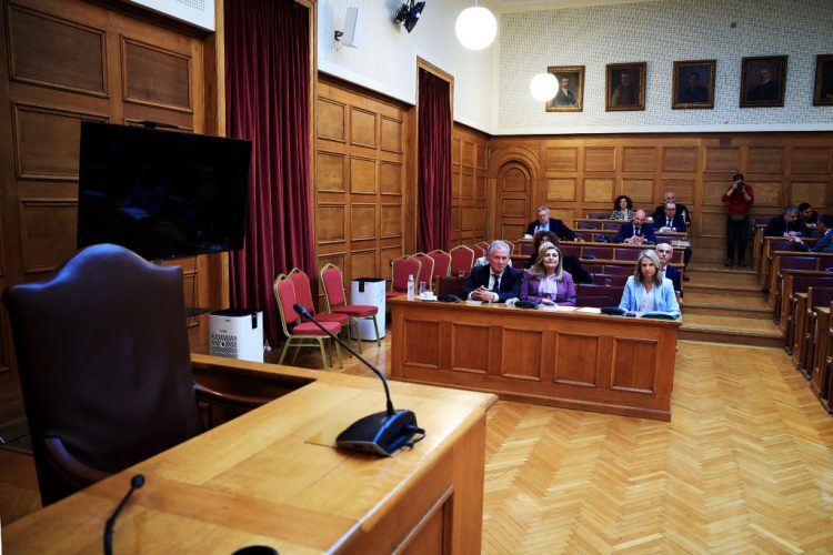 Τίτλοι τέλους στην Προανακριτική: Ομοβροντία της αντιπολίτευσης για μεθοδεύσεις απαλλαγής Τριαντόπουλου