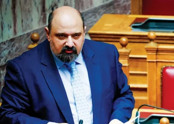 Ο θρασύς Τριαντόπουλος περιφρονεί τους θεσμούς