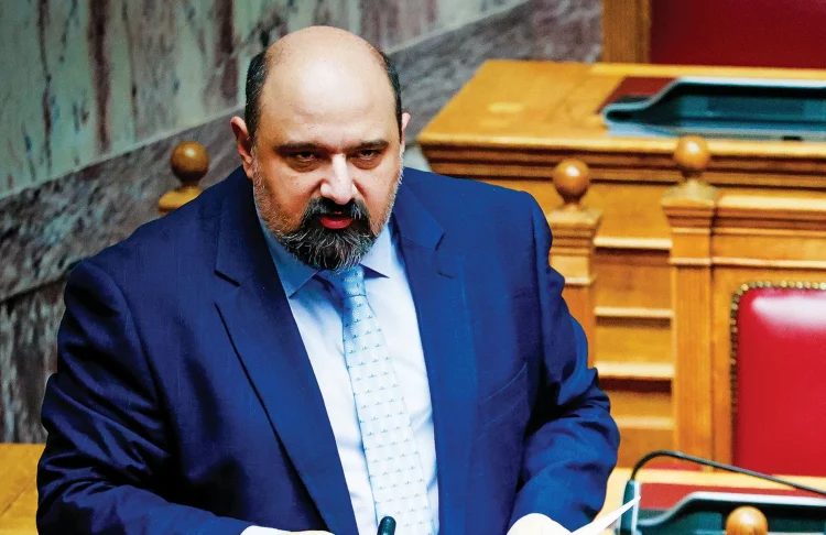 Ο θρασύς Τριαντόπουλος περιφρονεί τους θεσμούς