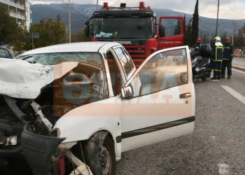 Οικογενειακή τραγωδία στην Κατεχάκη: «Μάλλον έπαθε κάτι παθολογικό και έχασε τον έλεγχο του αυτοκινήτου» λέει η αδερφή του 56χρονου που οδηγούσε