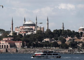 Σεισμός στην Κωνσταντινούπολη: Ανησυχία για δεύτερη μεγάλη δόνηση – Διχασμένοι οι σεισμολόγοι