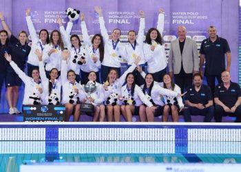 Πάσχα 2025: «Καίγονται» από το πρωί τα κάρβουνα για το ψήσιμο του οβελία