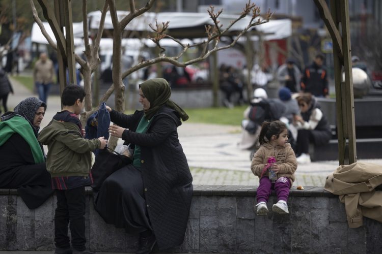 Σεισμός στην Κωνσταντινούπολη: Πάνω από 150 οι τραυματίες – Δεκάδες μετασεισμοί