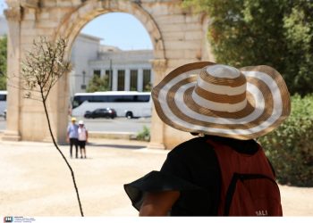 Καιρός: Θερμές αέριες μάζες φέρνουν… «30άρια» – Πού αναμένονται βροχές