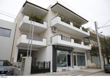 Έγκλημα στο Μενίδι: «Μαλώσαμε και την έσπρωξα – Πήγε να με χτυπήσει με σφυρί»