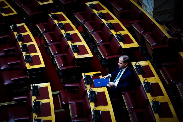 Παραπομπή Καραμανλή για Τέμπη: Ο καταλυτικός παράγοντας, η στάση της αντιπολίτευσης και ο κίνδυνος για τη ΝΔ