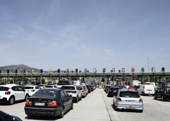 Επιστροφή Πάσχα: Ουρές στα διόδια και καθυστερήσεις