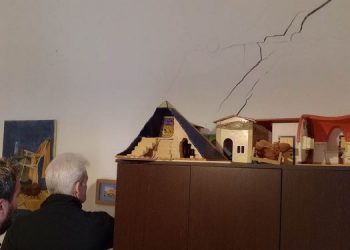 Ανησυχία για τα ρήγματα σε δρόμους και σπίτια στις Βούτες – Ο Λέκκας μεταβαίνει στην Κρήτη