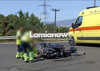 Τροχαίο στη Λαμία: Μηχανή διαλύθηκε μετά από σύγκρουση με ΙΧ – Ένας τραυματίας