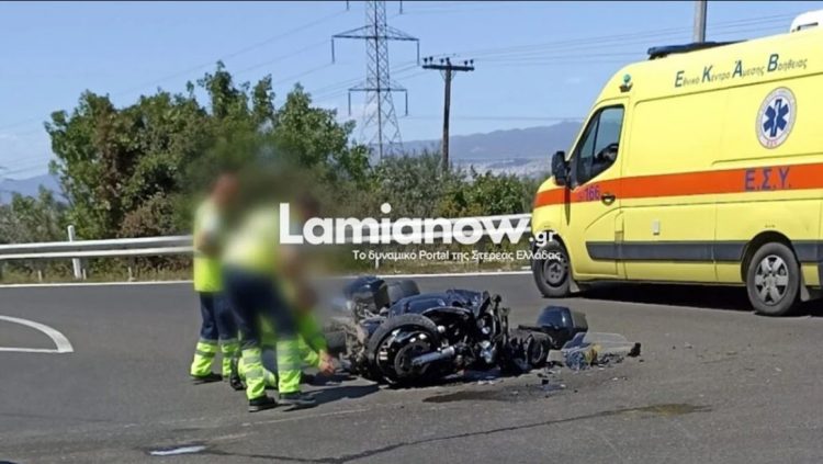 Τροχαίο στη Λαμία: Μηχανή διαλύθηκε μετά από σύγκρουση με ΙΧ – Ένας τραυματίας