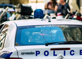 Σπείρα απατεώνων εξάρθρωσε η Αστυνομία – Στα θύματα και η μητέρα της Άννας Μισέλ Ασημακοπούλου, της πήραν χρήματα και κοσμήματα