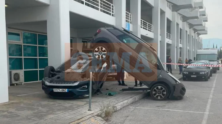 Πανικός στο ΟΑΚΑ: «Κόλλησε το γκάζι» και αυτοκίνητο «καβάλησε» άλλα οχήματα πριν σταματήσει σε κολώνες