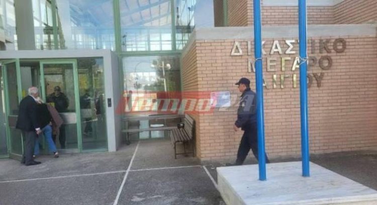 Διπλό φονικό στο Αίγιο: Έβριζε αστυνομικούς ο 23χρονος δράστης – Αυτοτραυματίστηκε στα κρατητήρια