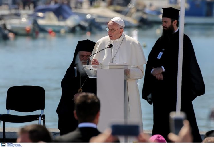 Πάπας Φραγκίσκος: Η τελευταία επίσκεψή του στην Ελλάδα και το μήνυμα ανθρωπιάς από τη Λέσβο