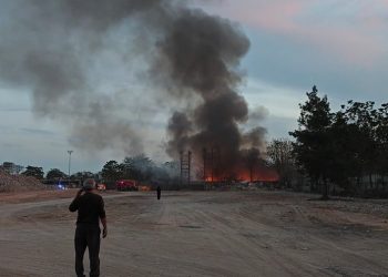 Βοτανικός: Σε εξέλιξη φωτιά σε οικοπεδικό χώρο – Ήχησε το 112